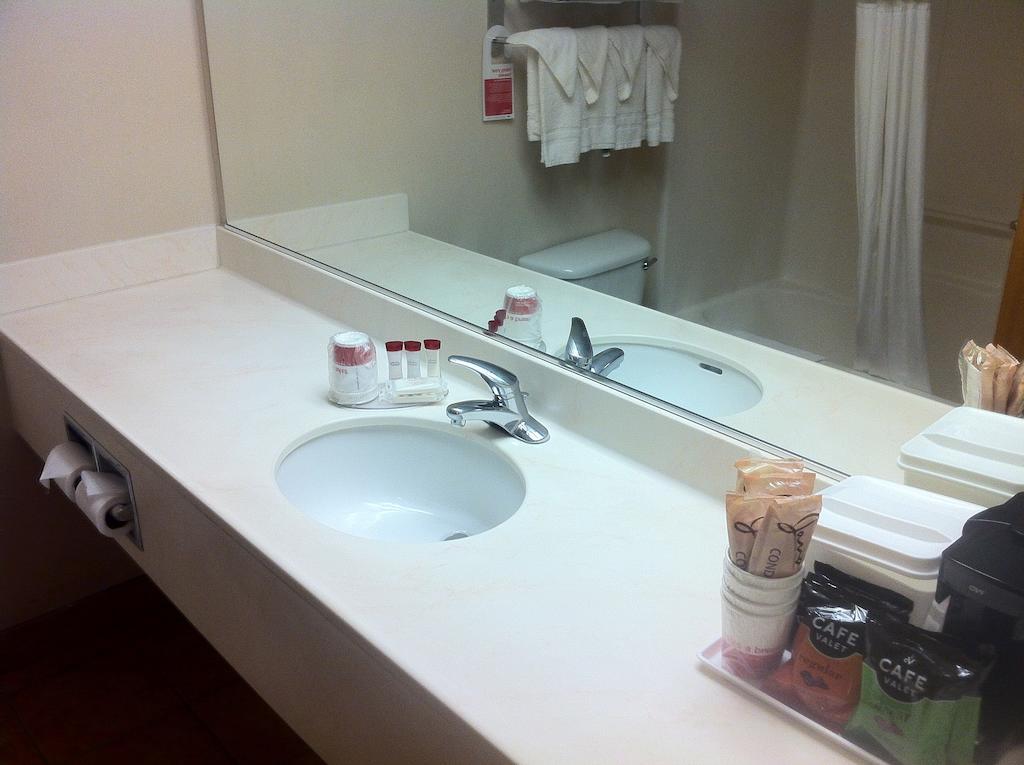 Ramada by Wyndham SeaTac Airport Hotel Ruang foto